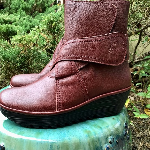 FLY LONDON (38) WOMEN’S Leather wedged heel boots, fastened Velcro around ankle. - Picture 13 of 15